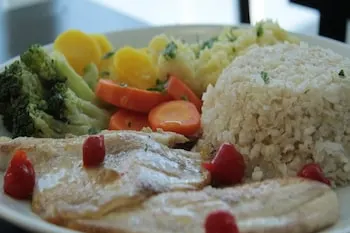 Café da manhã e refeições em Hotel Majore (Pindamonhangaba)