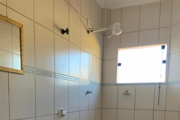 Banheiro em Hotel Mao De Fatima (Aparecida)