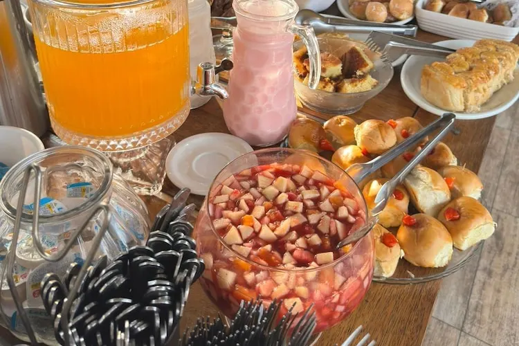 Café da manhã e refeições em Hotel Mao De Fatima (Aparecida)