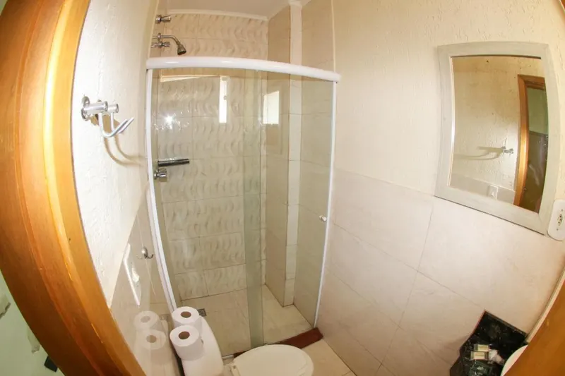 Banheiro em Hotel Maria da Fé (Aparecida)