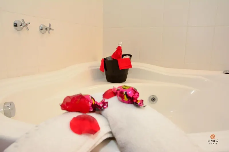 Banheiro em Hotel Maruá (São José dos Campos)