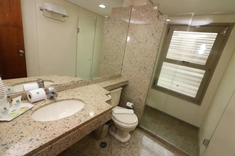 Banheiro em Hotel Nacional Inn (São José dos Campos)