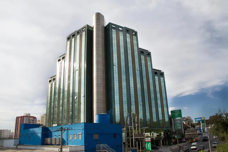 Hotel Nacional Inn: fachada, em São José dos Campos