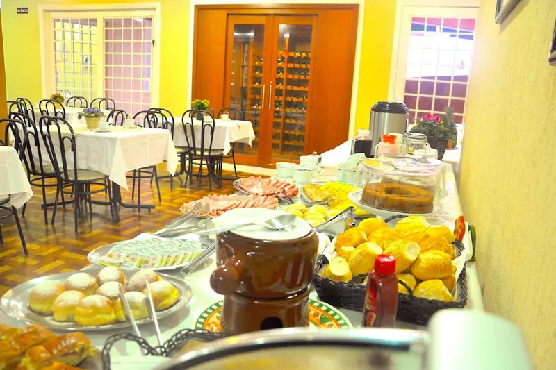 Café da manhã e refeições em Hotel Platanus (Campos do Jordão)