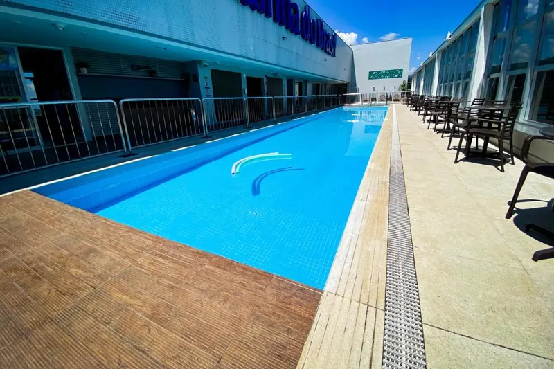Hotel Rainha do Brasil: piscina, em Aparecida