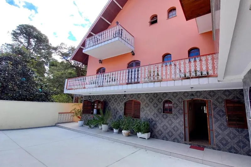 Hotel Shallon: fachada, em Campos do Jordão