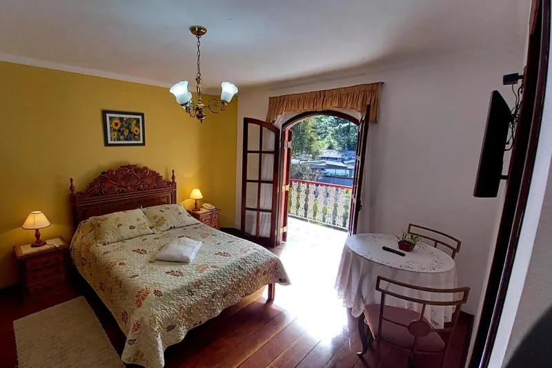 Quarto em Hotel Shallon (Campos do Jordão)