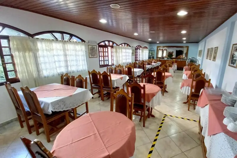 Café da manhã e refeições em Hotel Shallon (Campos do Jordão)