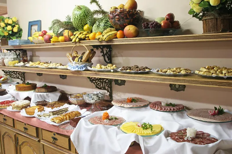Café da manhã e refeições em Hotel Shallon (Campos do Jordão)