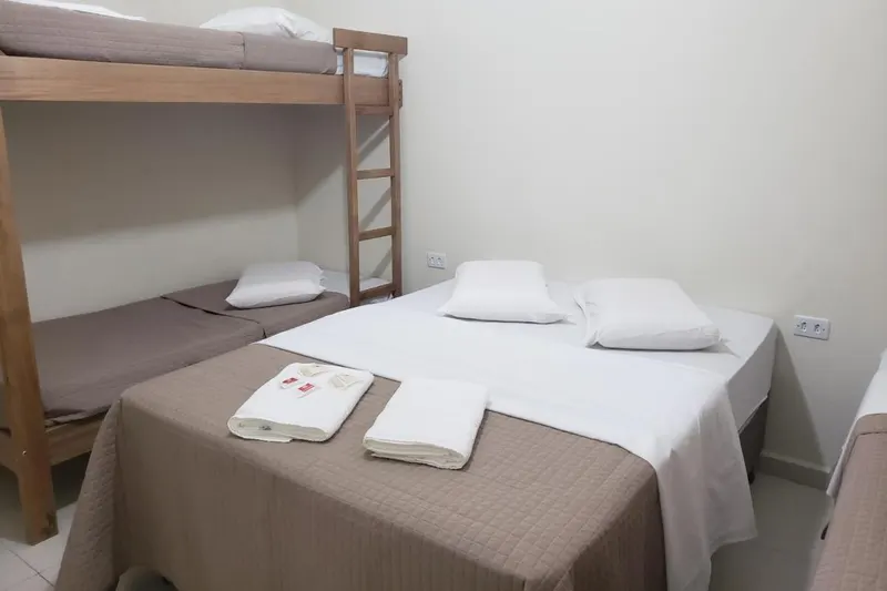 Quarto em Hotel Umuarama (Aparecida)