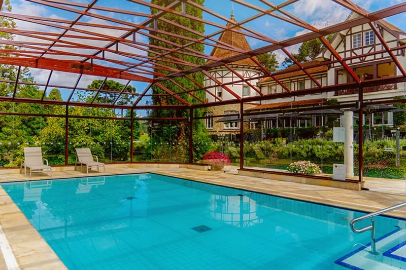 Hotel Vila Inglesa: piscina, em Campos do Jordão