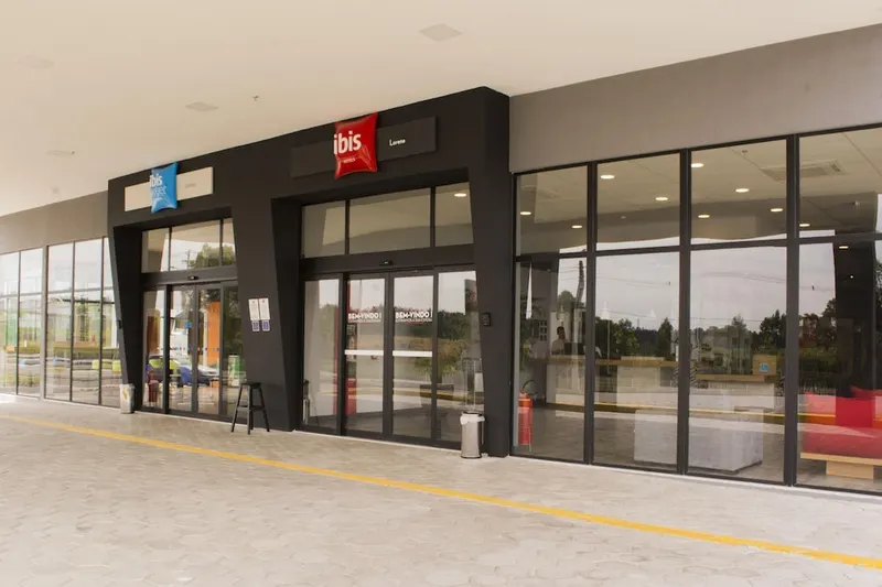 Ibis Budget Lorena: fachada, em Lorena