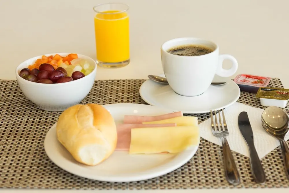 Café da manhã e refeições em Ibis Budget Lorena (Lorena)