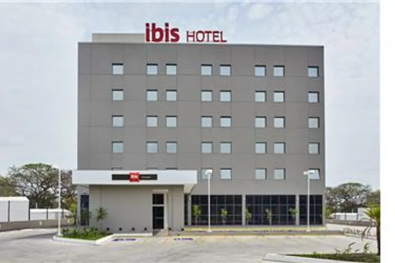 Ibis Guaratinguetá: fachada, em Guaratinguetá