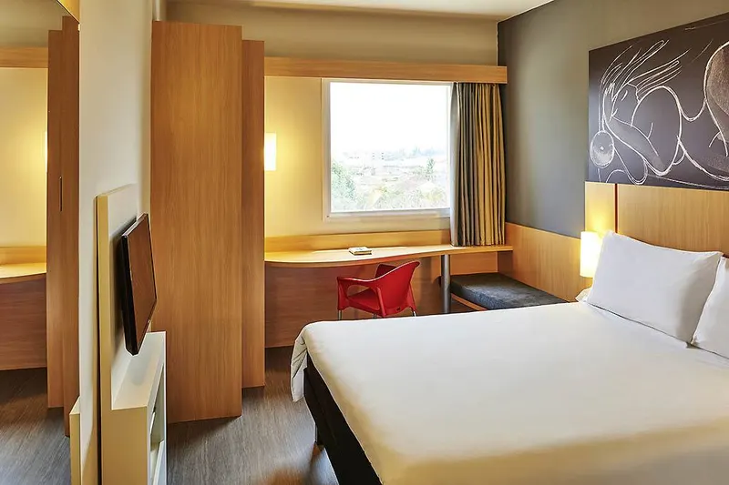 Quarto em Ibis Guaratinguetá (Guaratinguetá)