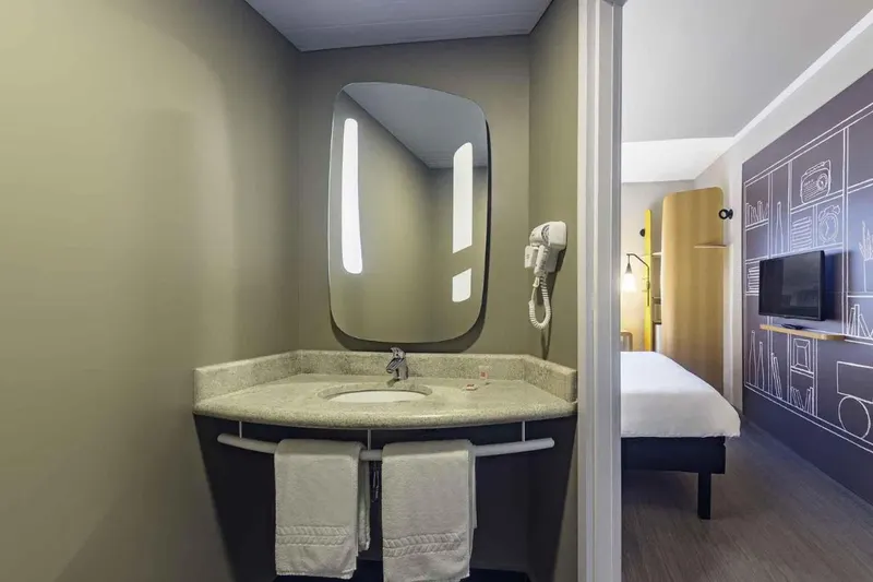 Banheiro em ibis Jacareí (Jacareí)