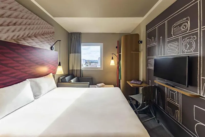Quarto em ibis Jacareí (Jacareí)