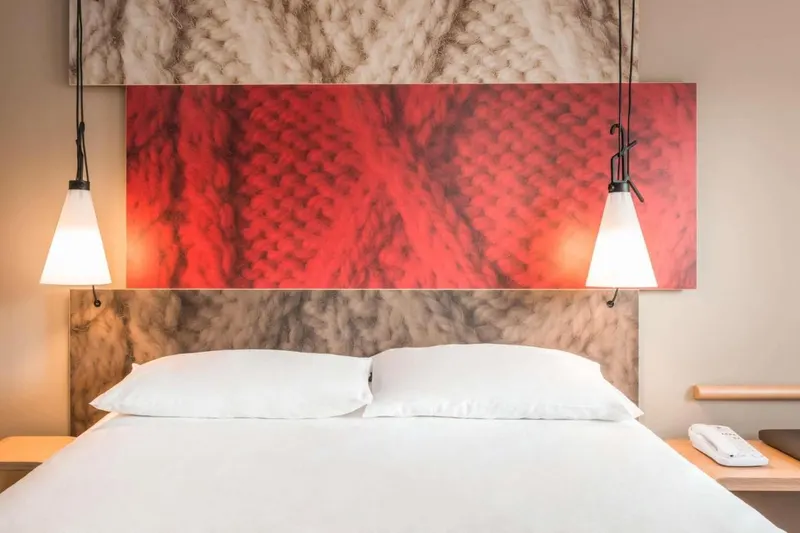 Quarto em ibis Jacareí (Jacareí)