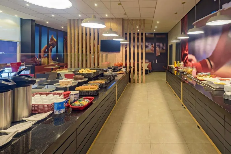 Café da manhã e refeições em ibis Jacareí (Jacareí)