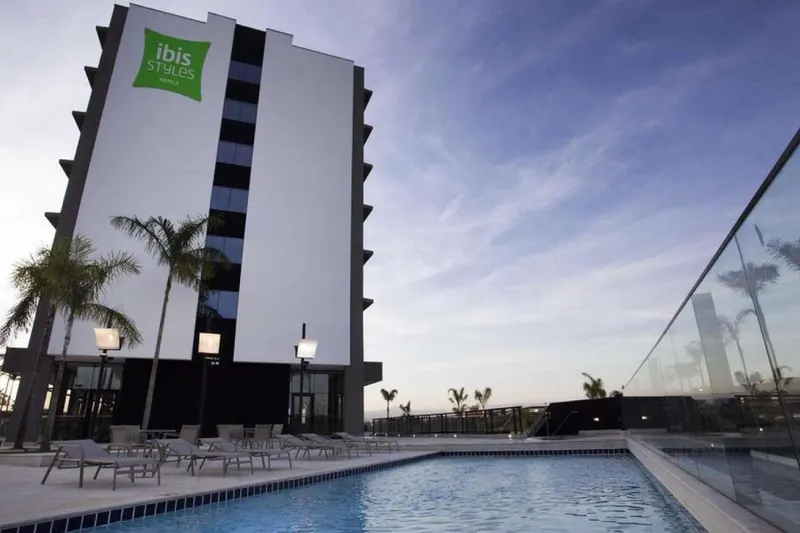 Ibis Styles Taubaté: piscina, em Taubaté