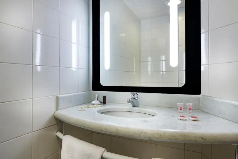 Banheiro em Ibis Taubaté (Taubaté)