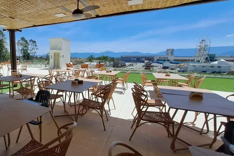 Intercity Pátio Pinda Hotel & Resort: área externa, em Pindamonhangaba