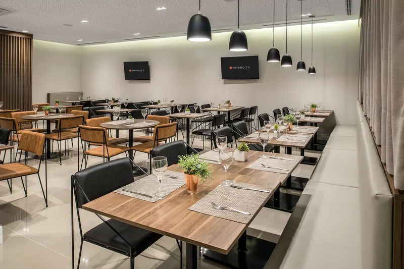 Café da manhã e refeições em Intercity Pátio Pinda Hotel & Resort (Pindamonhangaba)