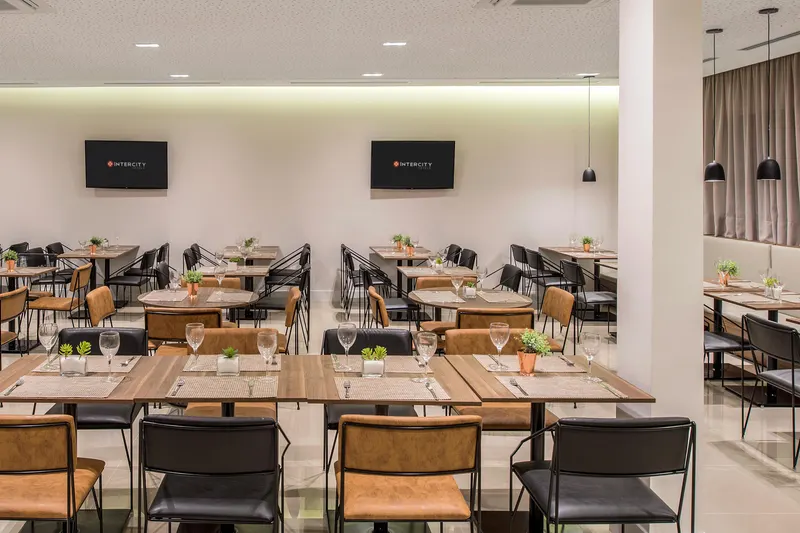 Café da manhã e refeições em Intercity Pátio Pinda Hotel & Resort (Pindamonhangaba)