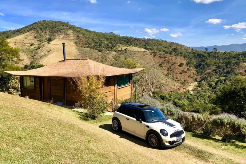Jardim Suspenso Da Babilonia: área externa, em Santo Antônio do Pinhal