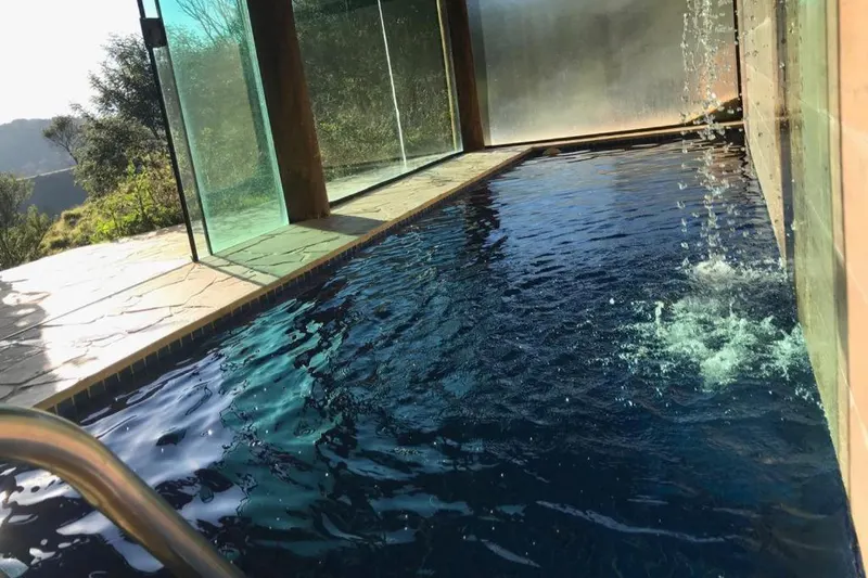 Jardim Suspenso Da Babilonia: piscina, em Santo Antônio do Pinhal