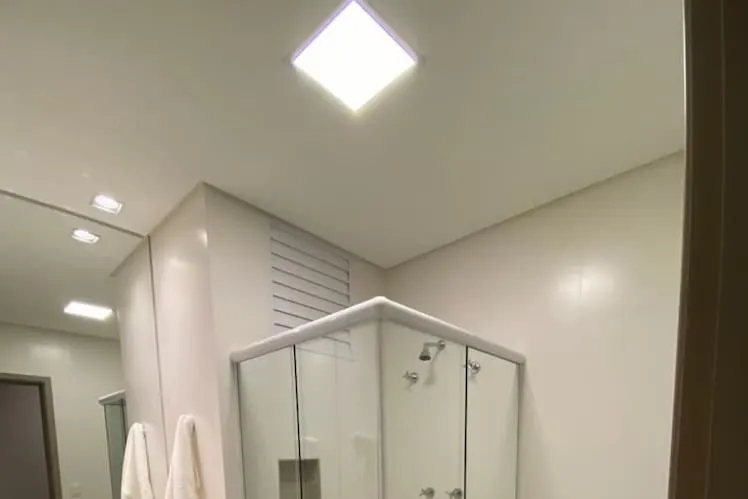 Banheiro em Keep Suítes Hotel (Taubaté)