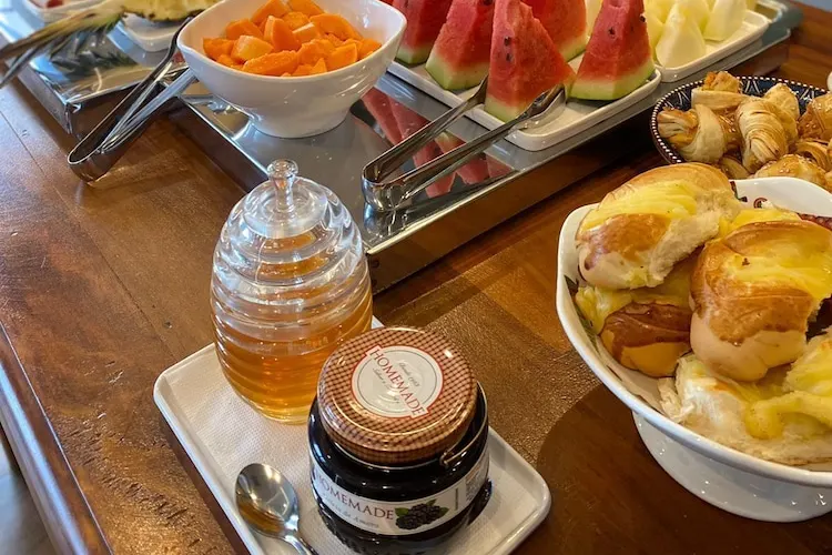 Café da manhã e refeições em Keep Suítes Hotel (Taubaté)