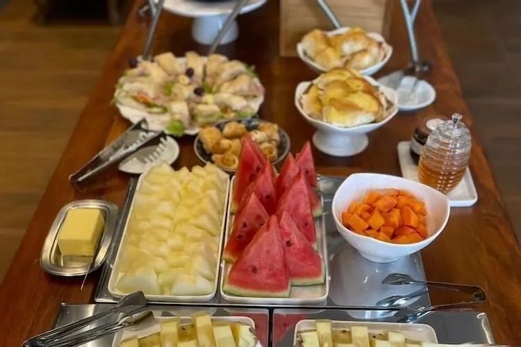 Café da manhã e refeições em Keep Suítes Hotel (Taubaté)