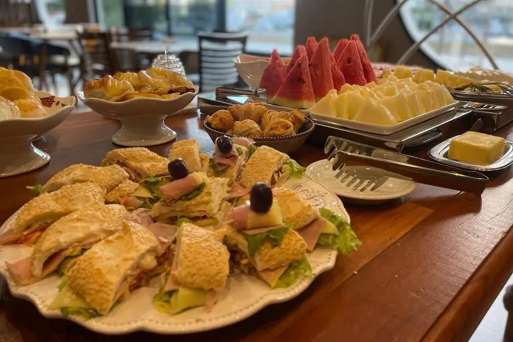 Café da manhã e refeições em Keep Suítes Hotel (Taubaté)