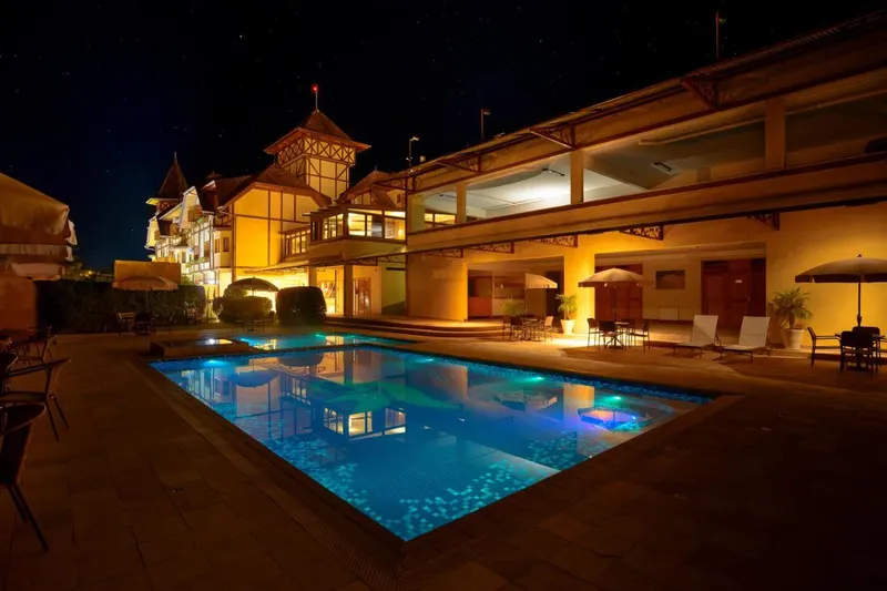 Le Renard: piscina, em Campos do Jordão