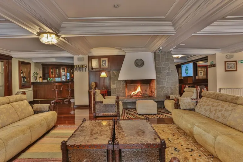 Le Suisse Elegance Hotel: área comum, em Campos do Jordão