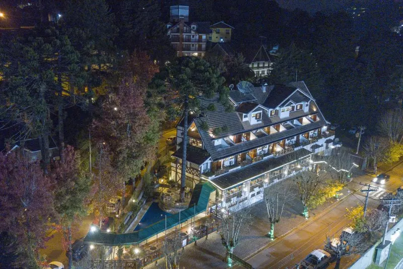 Le Suisse Elegance Hotel: fachada, em Campos do Jordão
