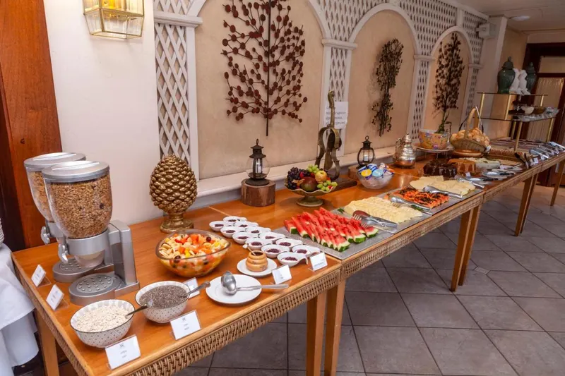 Café da manhã e refeições em Le Suisse Elegance Hotel (Campos do Jordão)