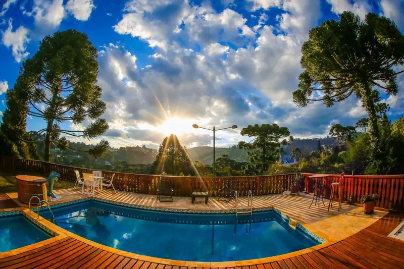Mansão Austríaca Guesthouse: piscina, em Campos do Jordão