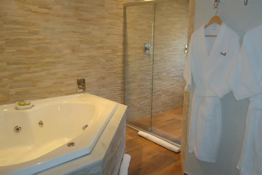 Banheiro em Mondrian Suite Hotel (São José dos Campos)