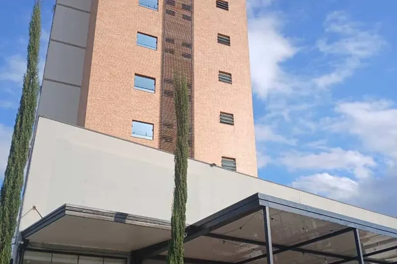 Pinda Palace Hotel: fachada, em Pindamonhangaba