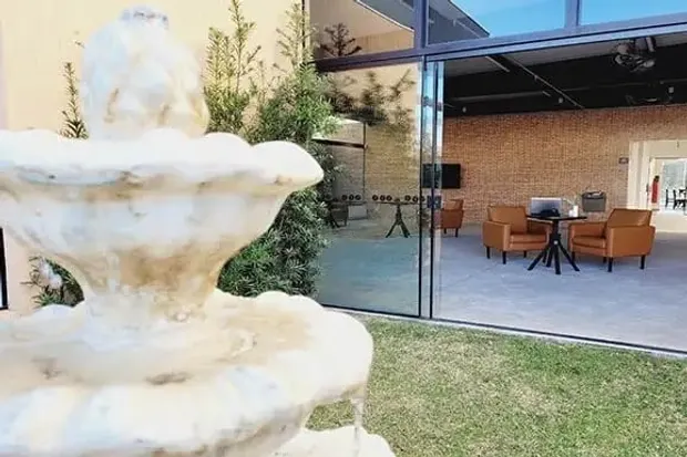 Pinda Palace Hotel: área externa, em Pindamonhangaba