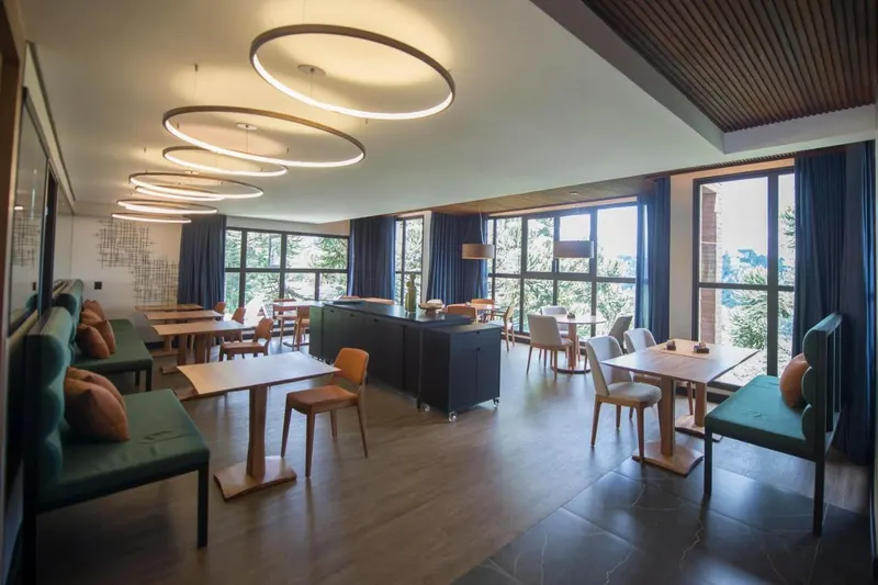 Pinot Hotel: área comum, em Campos do Jordão