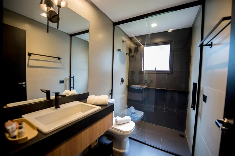 Banheiro em Pinot Hotel (Campos do Jordão)