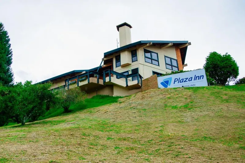 Plaza Inn Week Inn: fachada, em Campos do Jordão