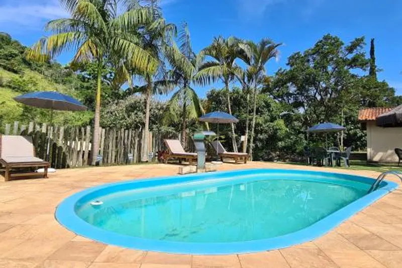 Pousada Araucária: piscina, em São Luiz do Paraitinga