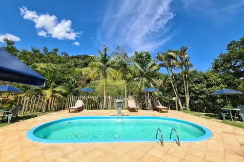 Pousada Araucária: piscina, em São Luiz do Paraitinga
