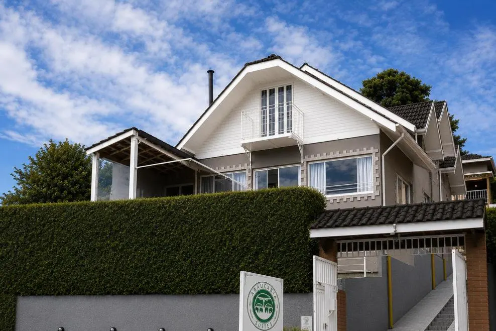 Pousada Araucaria Suites: fachada, em Campos do Jordão