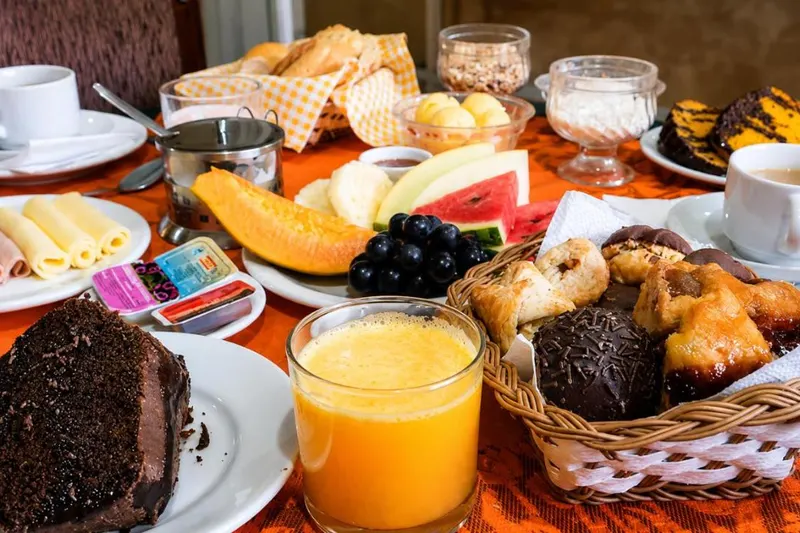 Café da manhã e refeições em Pousada Araucária (Campos do Jordão)