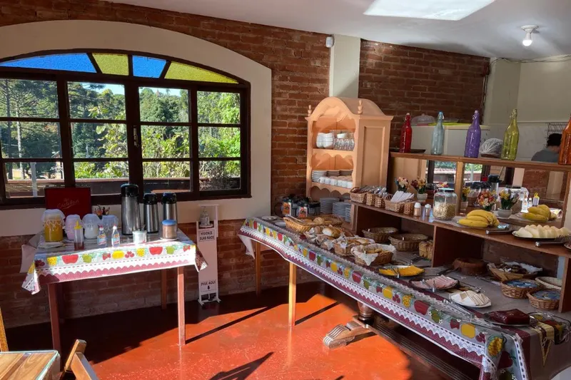 Café da manhã e refeições em Pousada Atalaia (Campos do Jordão)